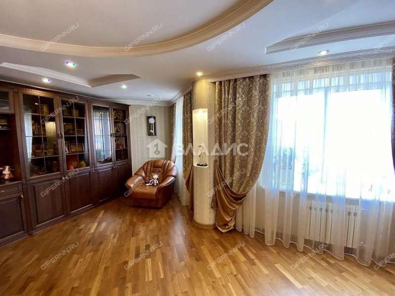 четырёхкомнатная квартира на улице Дунаева дом 8